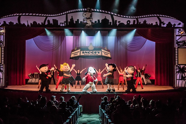 Blockbuster Beagle Snoopy On Ice Show PEANUTS characters