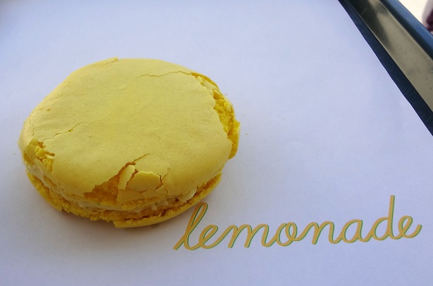 Lemonade - lemon macaron