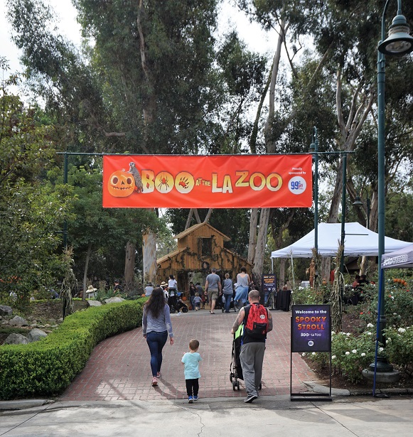 Boo at the LA Zoo Spooky Stroll entrance