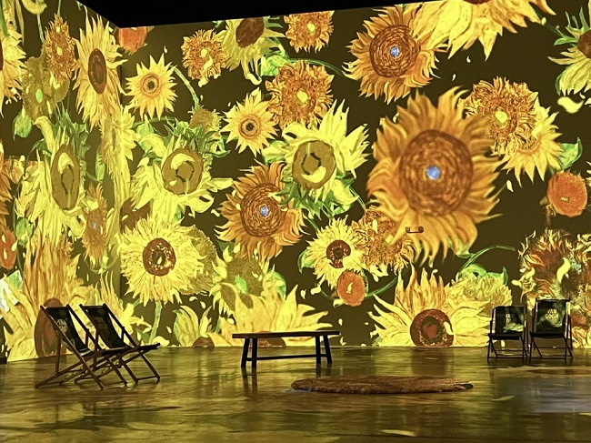 Van Gogh_2 Story Sunflowers