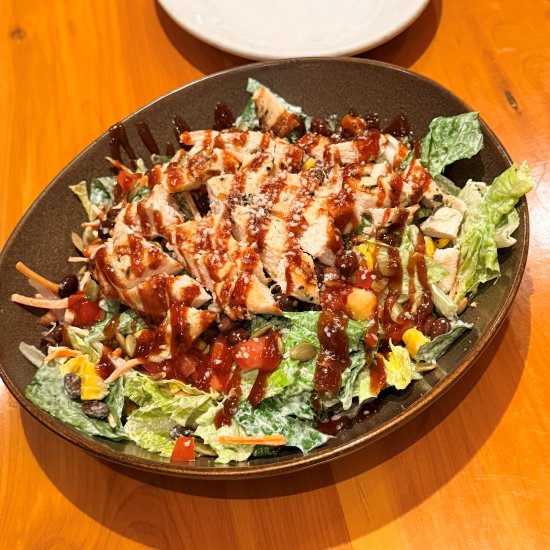 Black Angus - BBQ chicken salad